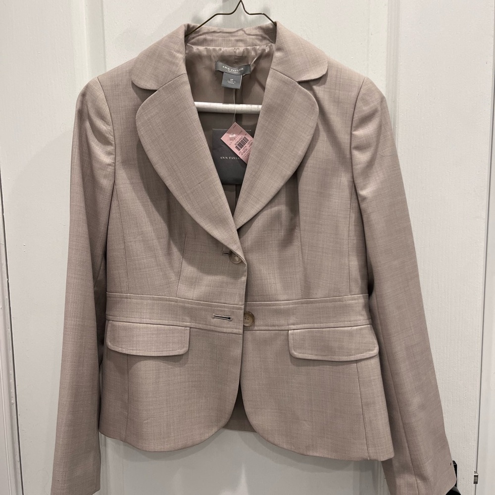Women's Taupe patterned suit with cropped jacket